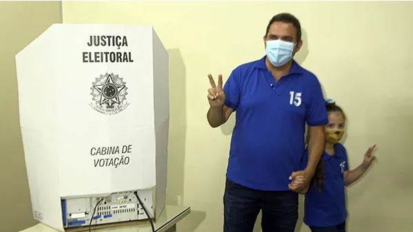 Primeiros colocados nas pesquisas votam nesta manhã em Belém