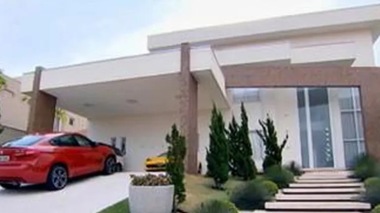 Cantor deixa casa em Goiânia, onde morava com a família