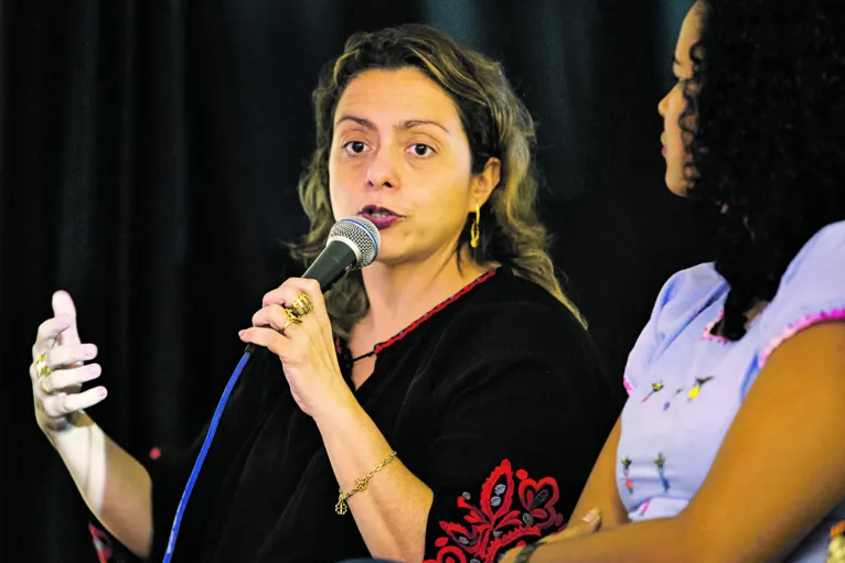 "Vivemos um cenário de retrocesso político que leva ao retrocesso social. Isso faz insurgir o aumento da violência física e simbólica contra as comunidades afro-brasileiras”, Taissa Tavernard