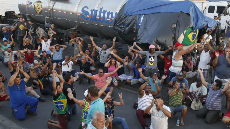 "Bolsonaro nos traiu", reclama caminhoneiro que apoiou presidente
