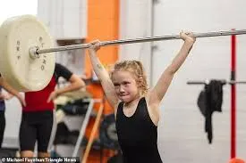 Conheça a menina de 7 anos considerada a criança mais forte do mundo