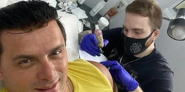 Esdras tatua rosto de Gretchen e atitude assustou a cantora: “Não esperava”