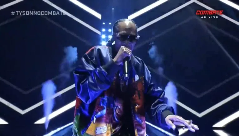 Snoop Dogg tocou antes da luta principal e serviu de esquenta