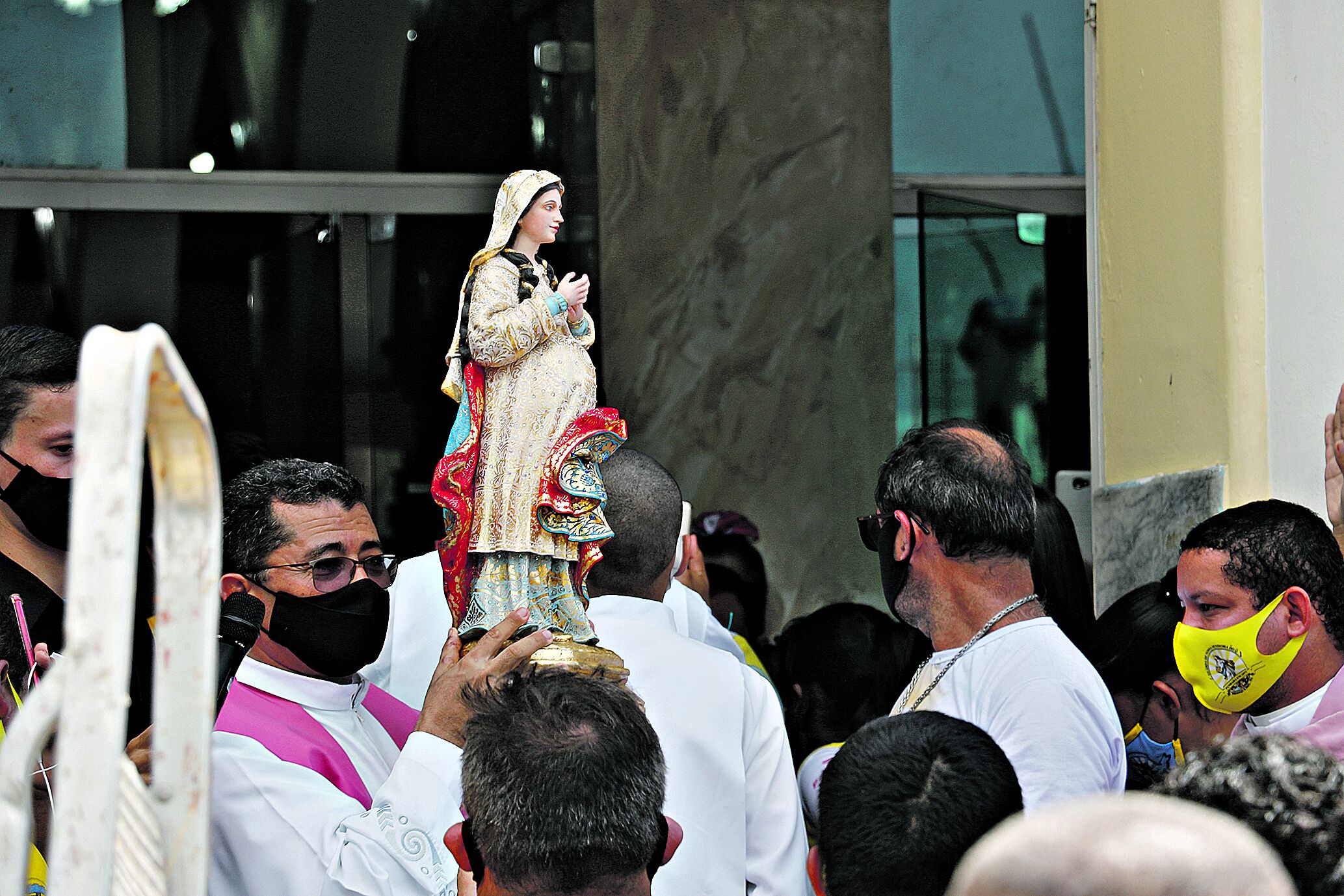 Devotos fazem carreata para homenagear Nossa Senhora do Ó em Mosqueiro