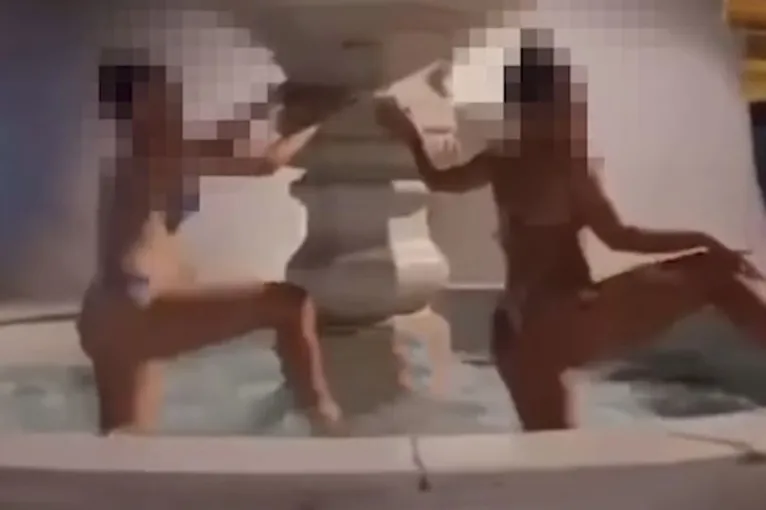 Mulheres são presas por dançarem seminuas em fonte e quebrarem isolamento
