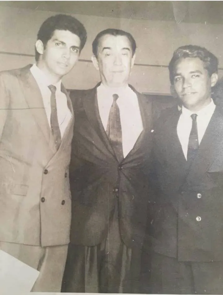 Na imagem, Fernando Velasco está ao lado de Jader Barbalho e Juscelino Kubitschek.