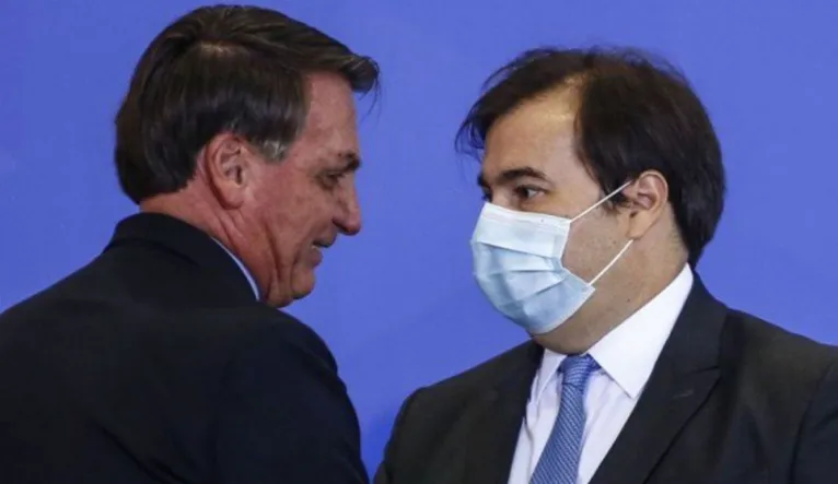 Bolsonaro ignora uso de máscaras para salvar vidas.