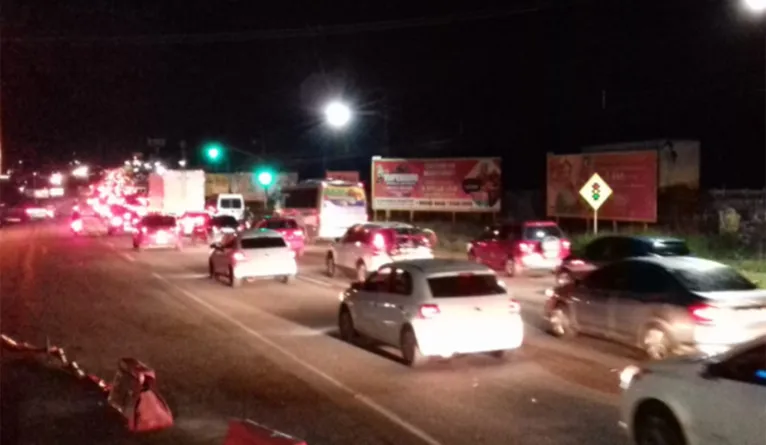 Fim de ano é de congestionamento quilométrico na BR-316