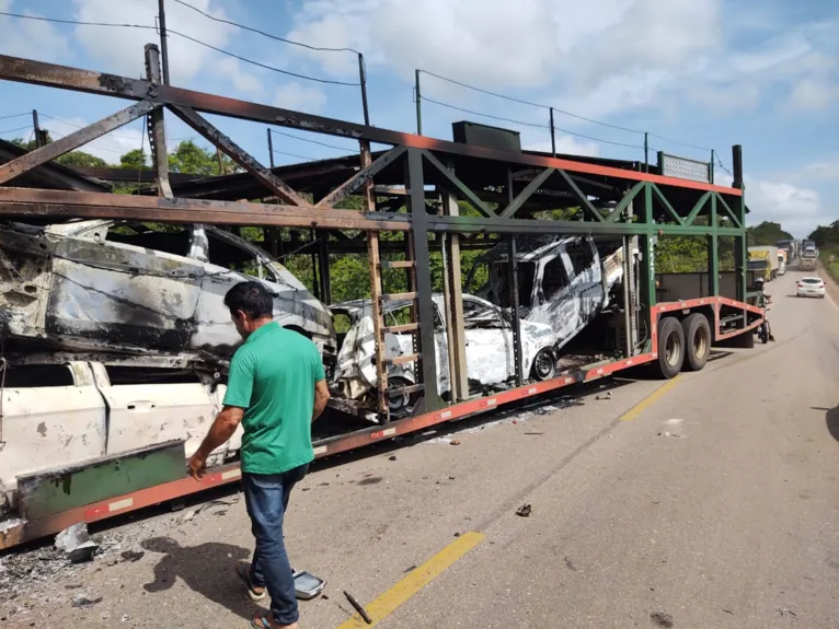 Duas pessoas morrem em acidente entre caminhões no sudeste paraense