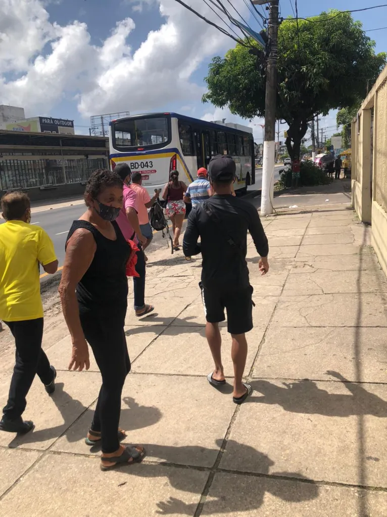 População teve que passar para um ônibus da linha "Troncal"