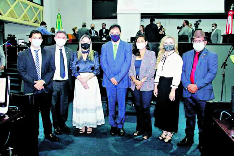 Deputado Chicão (centro), foi eleito presidente, junto a nova mesa diretora da Alepa

