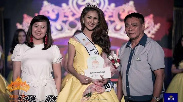 Christine com a faixa de 1º runner-up (primeira vice-campeã, em português) do concurso Miss Silka Davao 2017.