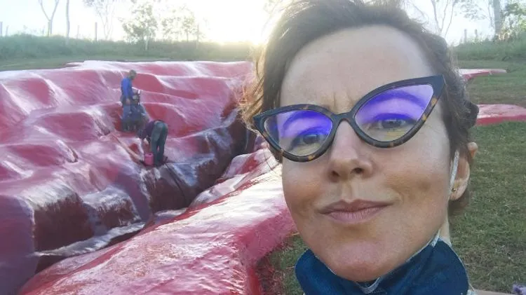 Artista choca ao criar vulva gigante: 'desperta um medo primitivo'