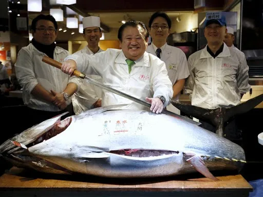 Atum de 200 kg é leiloado por mais de R$ 1 milhão no Japão, veja!