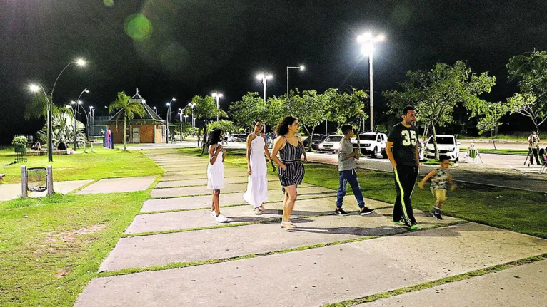 Poucas famílias arriscaram passar a virada do ano no Portal da Amazônia.