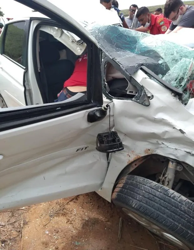 Cantora
gospel  sofre grave acidente de carro
