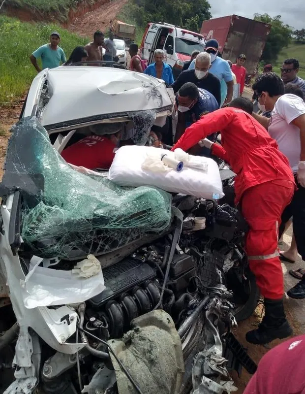 Cantora
gospel  sofre grave acidente de carro