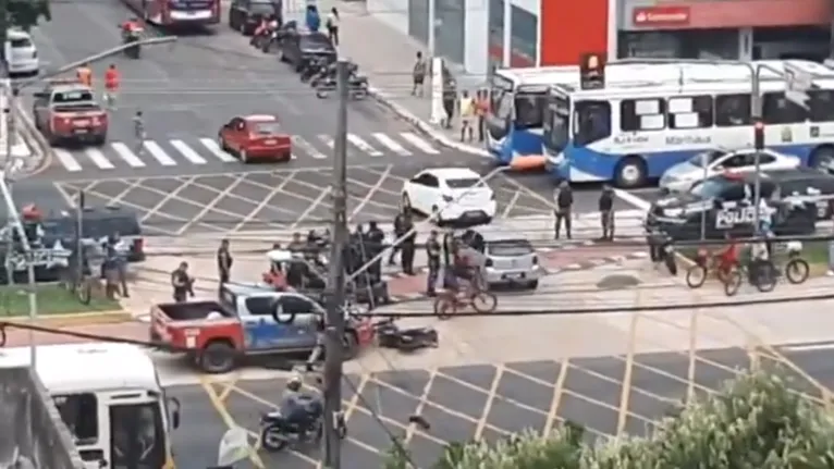 A colisão ocorreu na via expressa do BRT.