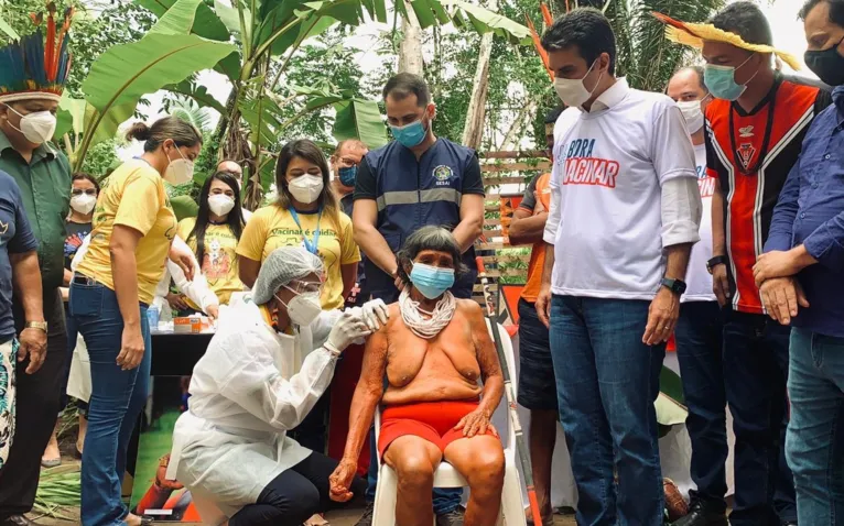 Indígena de 105 anos, Rõnõré Gavião, é a primeira vacinada em aldeia em Marabá