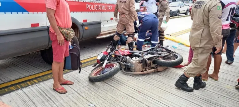 Motociclista é atropelado por viatura da PM na via expressa do BRT da Augusto Montenegro; veja imagens!