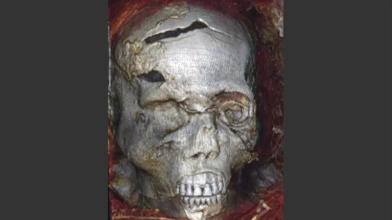 Tomografia em múmia revela que faraó foi morto a machadadas