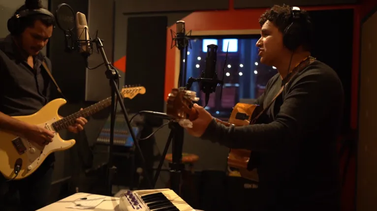 Show intimista mostra 'camadas sentimentais' do músico e compositor Raoni Figueiredo
