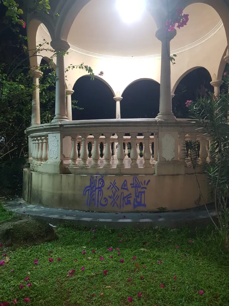 Coreto da Praça da República, alvo do vandalismo dos pichadores