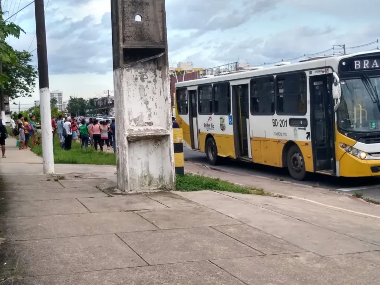 Ônibus envolvido no acidente