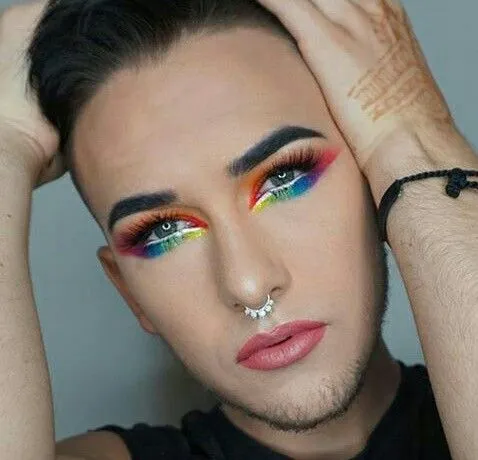 Confira as melhores makes masculinas para curtir Carnaval em casa
