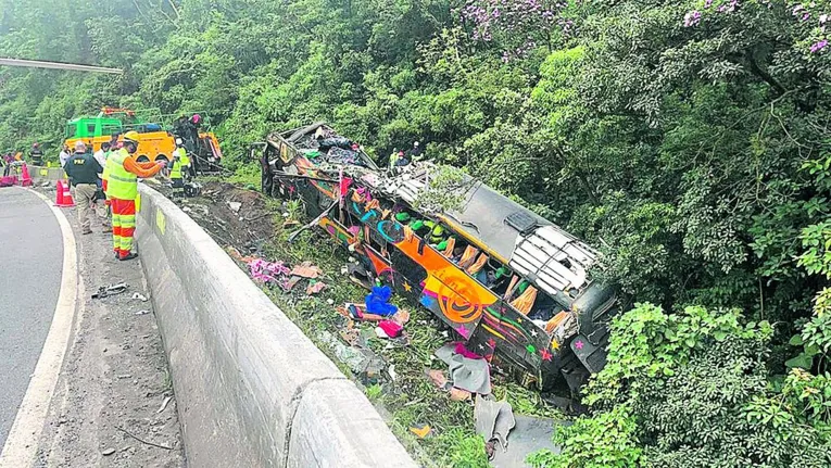 Acidente com o ônibus ocorreu na segunda-feira