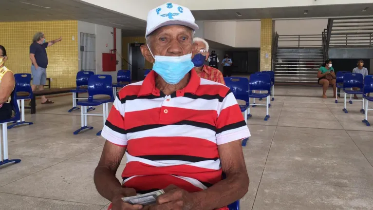 Seu Antônio garantiu a primeira dose da vacina