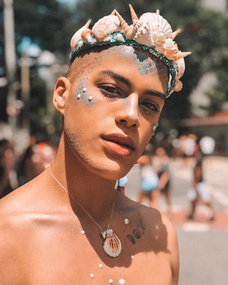 Confira as melhores makes masculinas para curtir Carnaval em casa