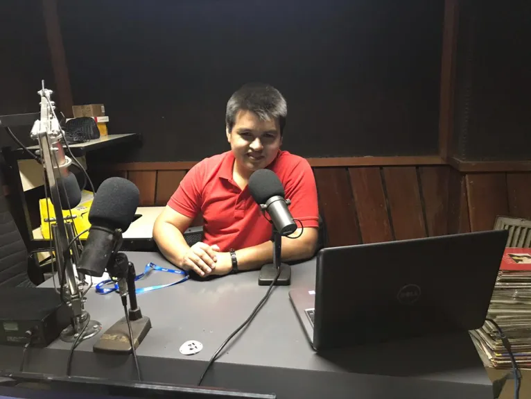 No Dia do Rádio, admiradores e amantes do veículo falam da importância desse meio de comunicação 