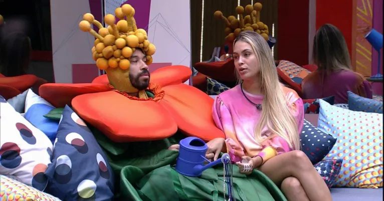 Gilberto atende Big Fone, imuniza Sarah e manda Karol Conká direto ao paredão 