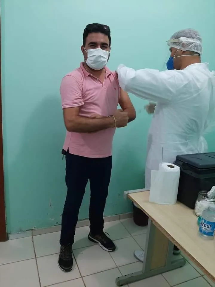 Funcionário da Prefeitura de Castanhal toma vacina contra a Covid-19 mesmo não sendo de grupos prioritários