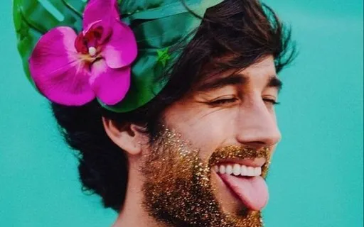 Confira as melhores makes masculinas para curtir Carnaval em casa