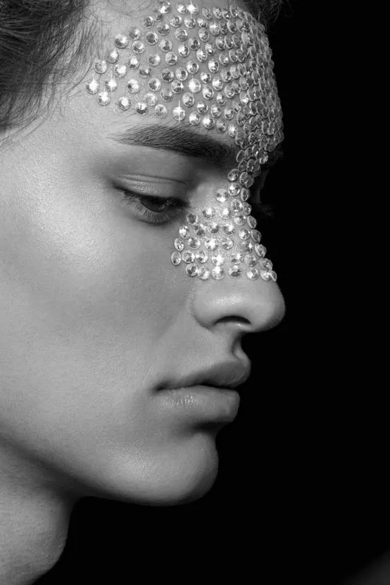 Confira as melhores makes masculinas para curtir Carnaval em casa