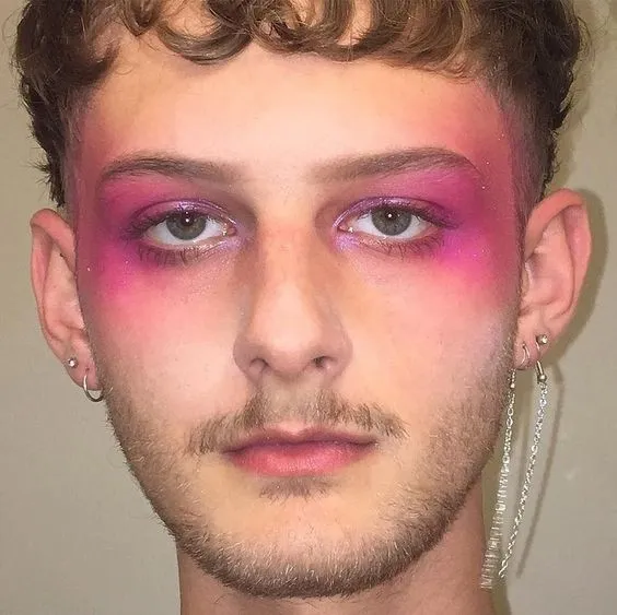 Confira as melhores makes masculinas para curtir Carnaval em casa