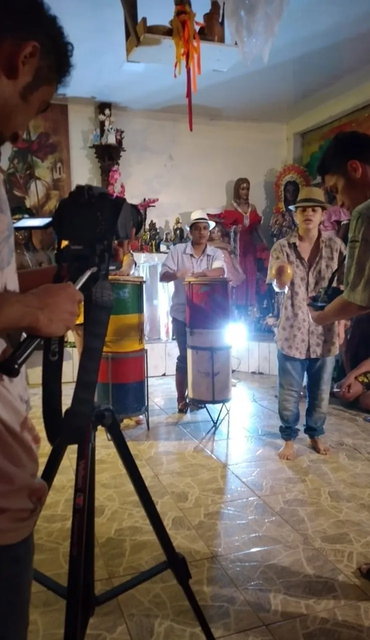 Documentário 'Corpo Transversa' sendo gravado no terreiro de Rosinha.