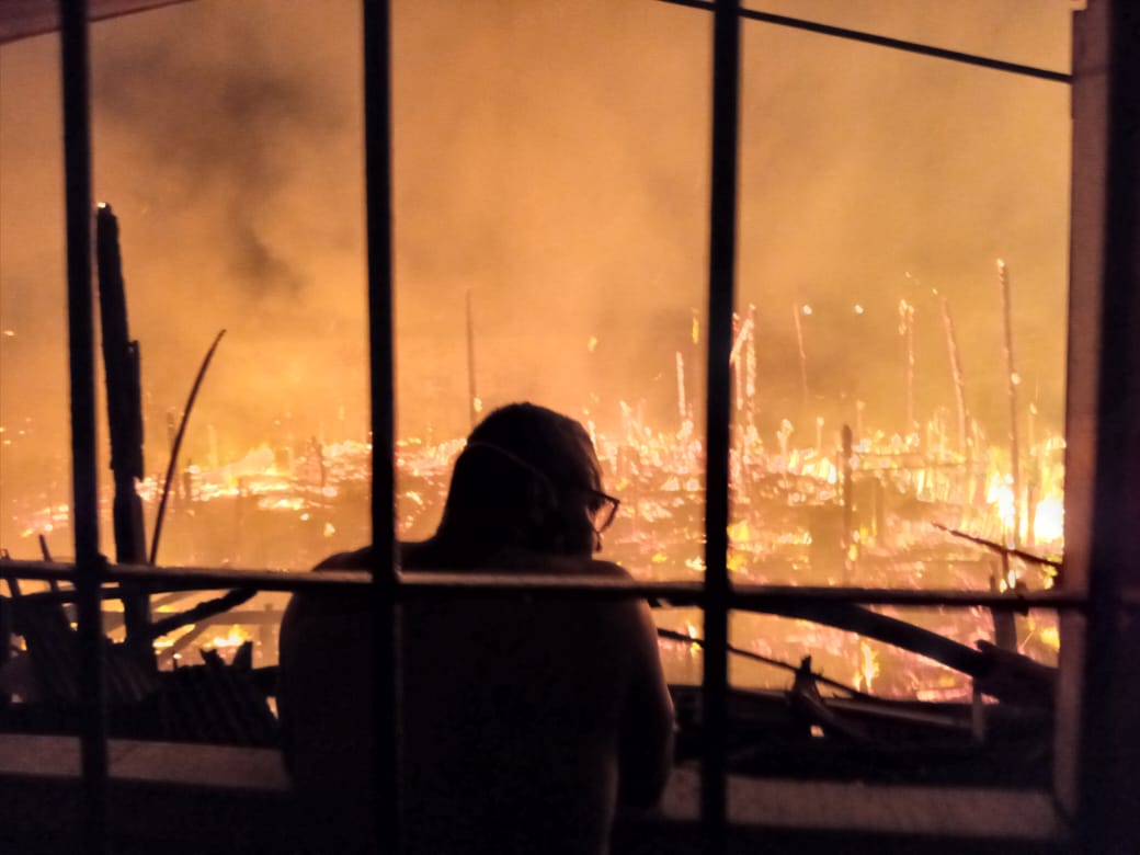 Incêndio deixa pelo menos 15 famílias desabrigadas em Icoaraci. Veja o vídeo!