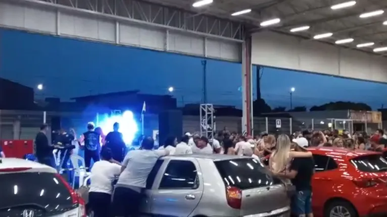 Vídeo: supermercado faz festa e aglomera dentro de estacionamento em Ananindeua