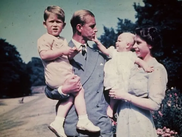 Como eram o príncipe Philip e Rainha Elizabeth na juventude?