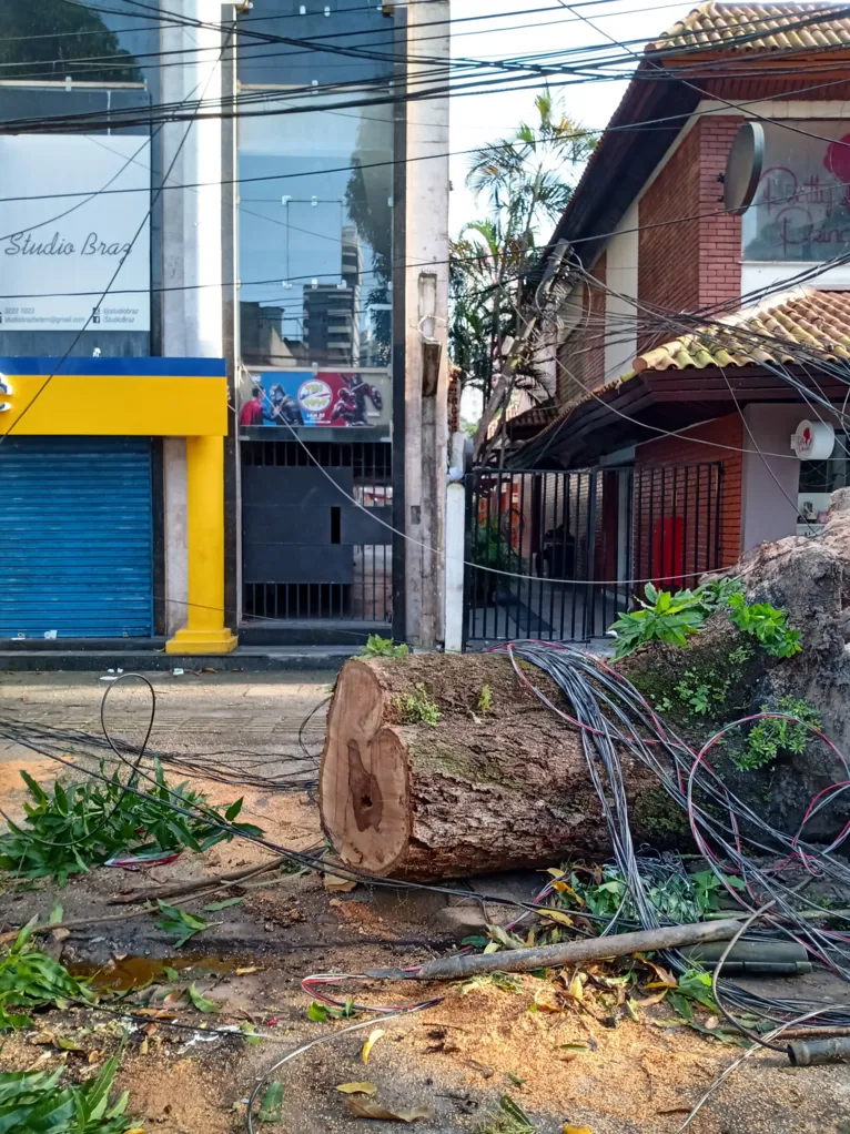 "Cenário de guerra" marca Braz de Aguiar após forte chuva