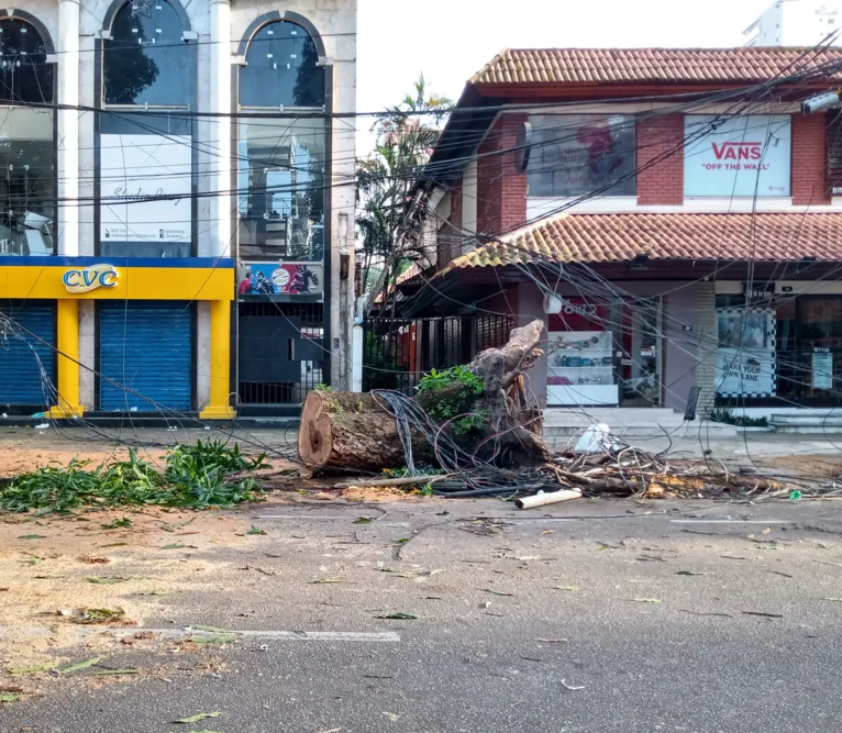 "Cenário de guerra" marca Braz de Aguiar após forte chuva