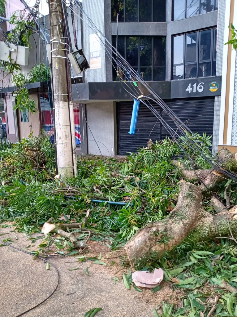 "Cenário de guerra" marca Braz de Aguiar após forte chuva