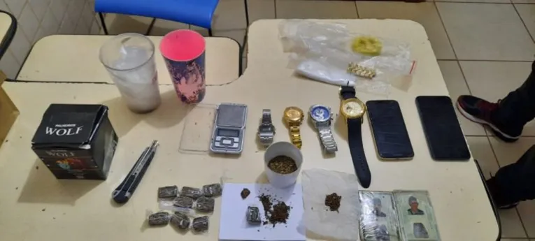 Maconha, instrumentos para embalagem da droga foram apreendidos