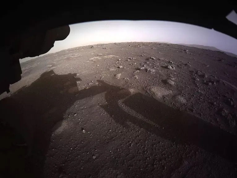 Veja a primeira foto colorida de Marte divulgada pela Nasa