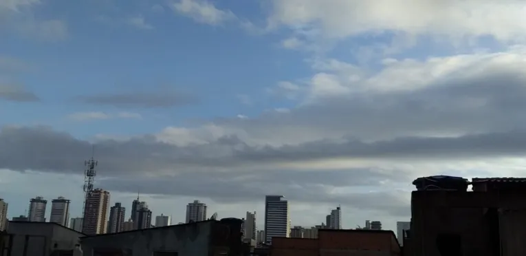 De outro lado, as nuvens estão mais dispersas 
