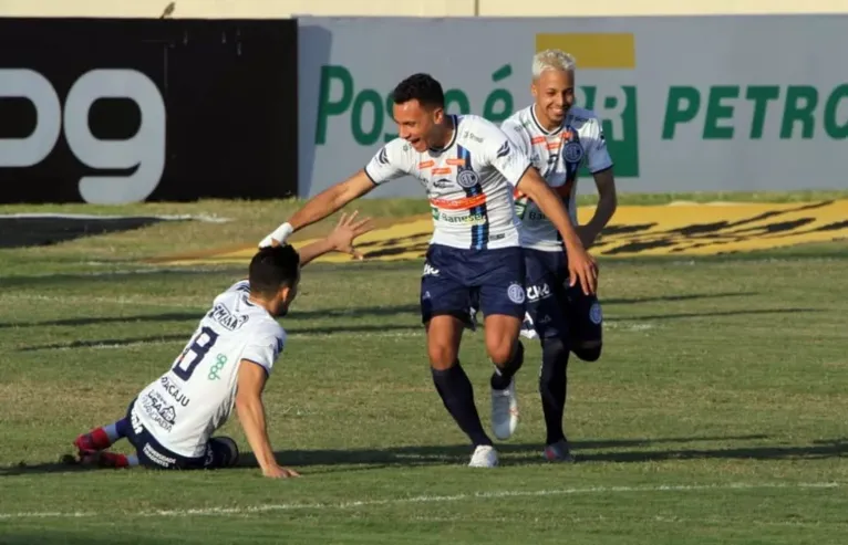 Gorne em atuação pelo Confiança no ano passado