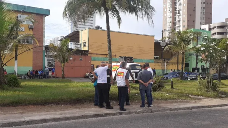 Rodoviários da Monte Cristo param e bairros ficam sem ônibus